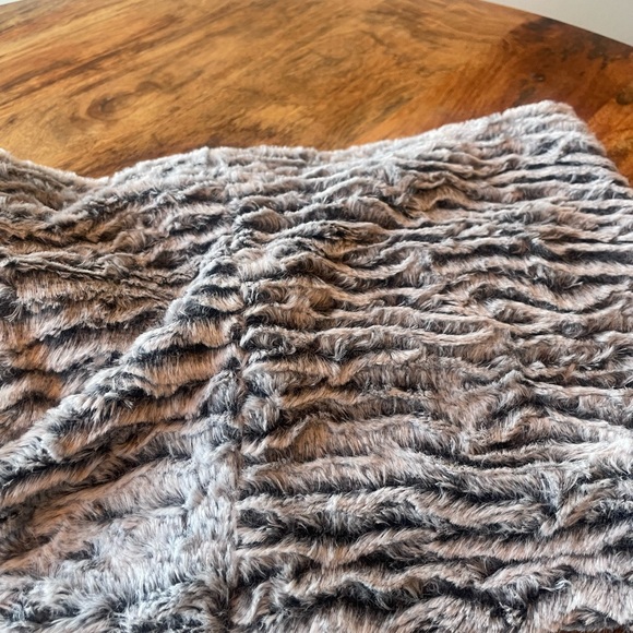 Mia & Tess wrap around neck scarf - Picture 5 of 12